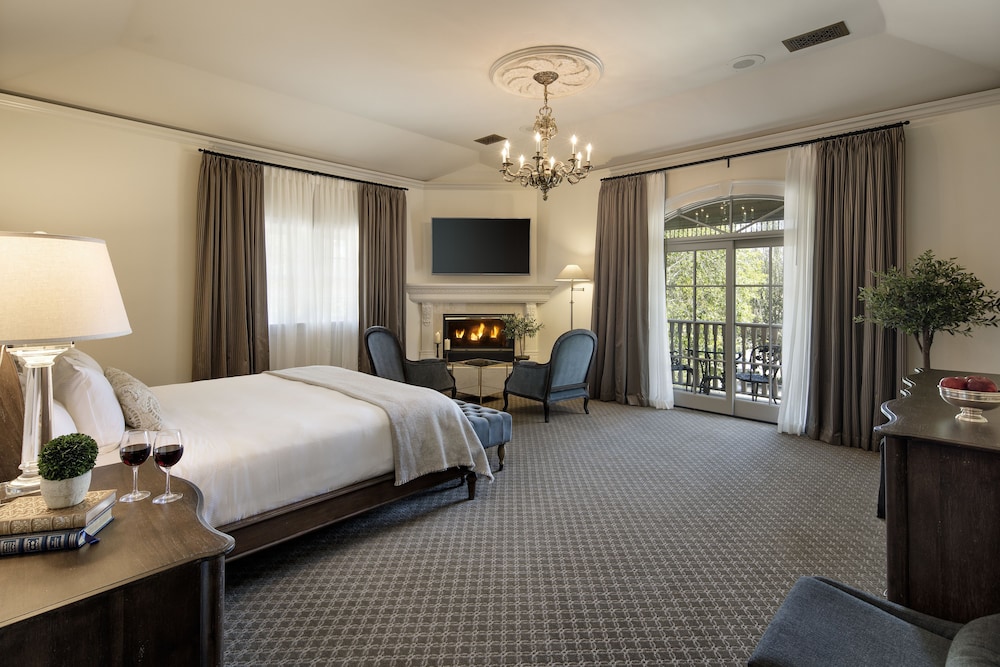 Deluxe Room, 1 King Bed (Luxe King) - Photo 1