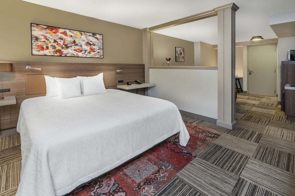 One king one bedroom whirlpool suite photo 3