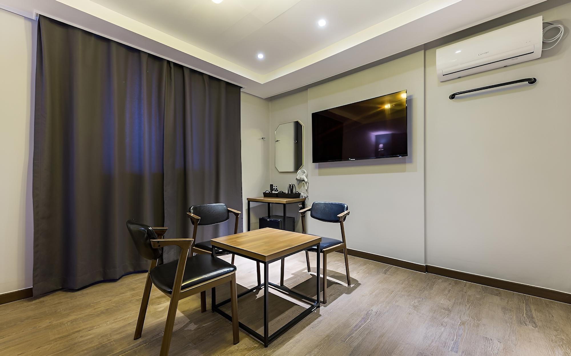 Room (Three-bedroom (Netflix Disney+ Apple ) photo 2