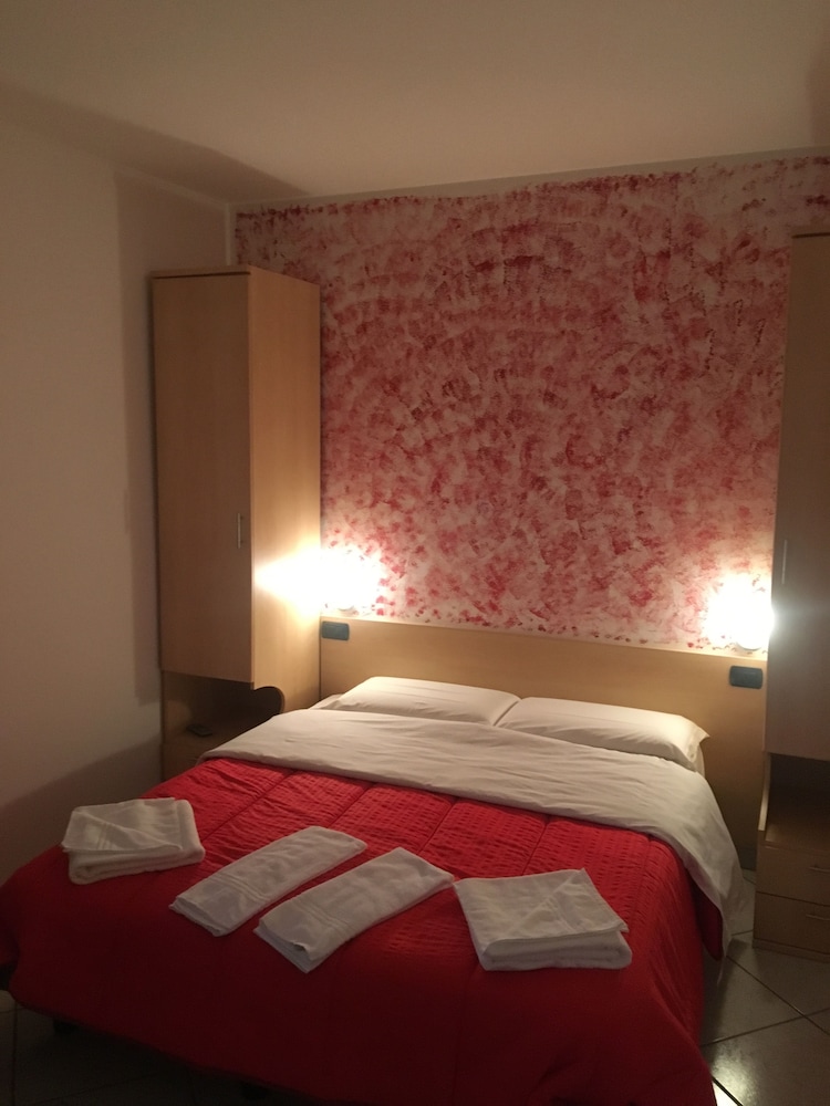Double or Twin Room photo 3