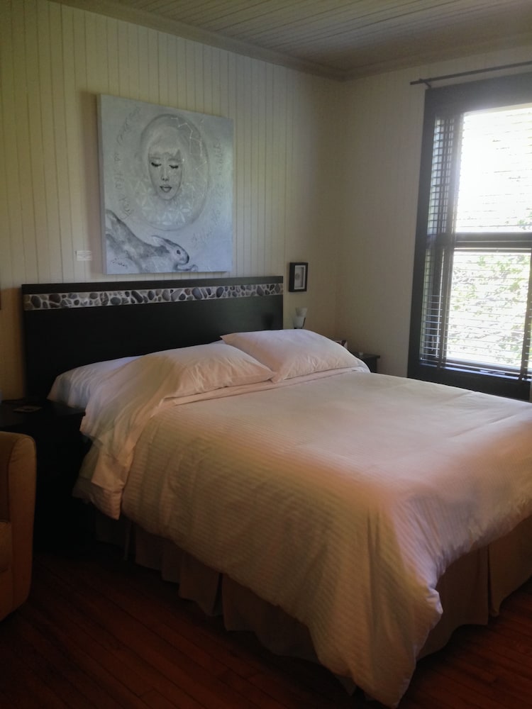 Standard Room, 1 Queen Bed With Sofa Bed (2) photo 3