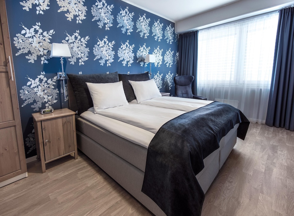 Suite, 1 Double Bed, Non Smoking, Balcony (Living Room) photo 1