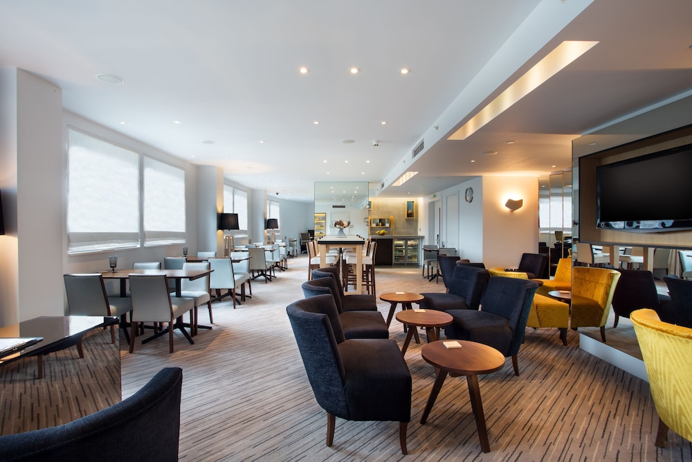 Executive Room thumbnail 5