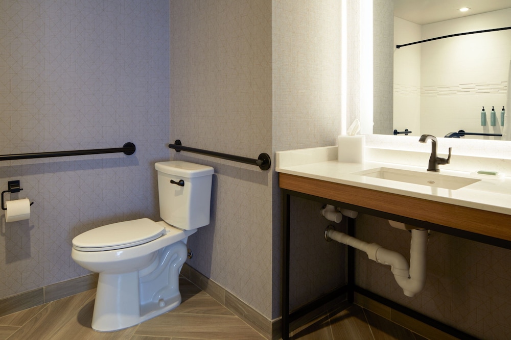 Suite, 1 Bedroom, City View (Mobility/Hearing Accessible, Tub)
