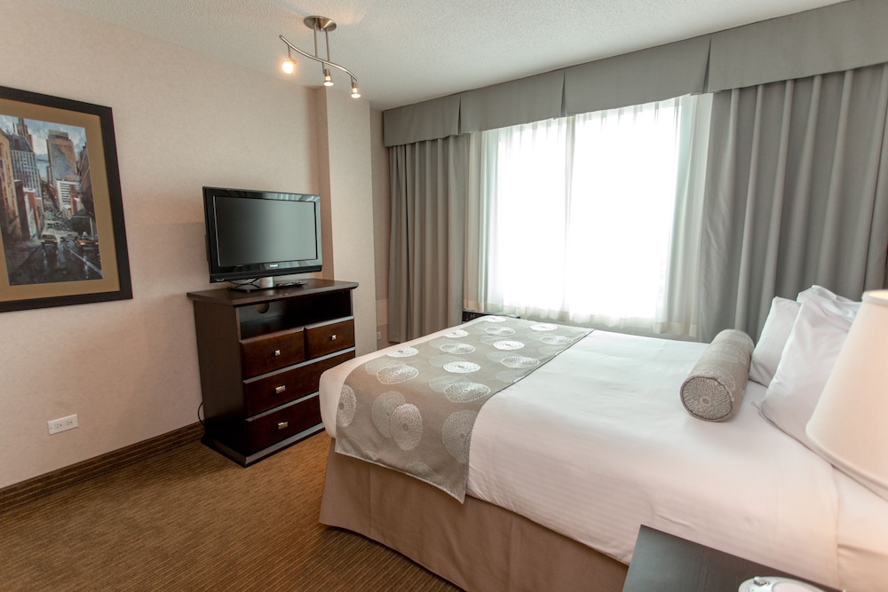 Suite, 1 Bedroom, Refrigerator & Microwave photo 3