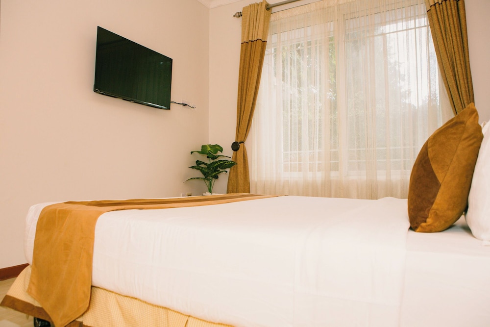 Premier Suite, Multiple Beds, Ensuite, Garden View