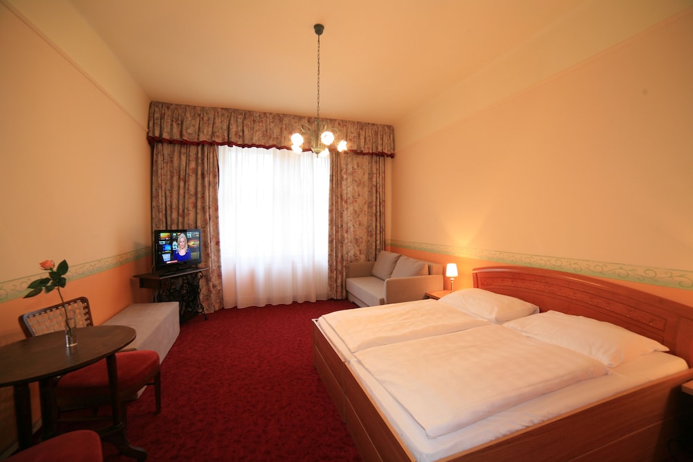 Comfort Quadruple Room, 2 Bedrooms, City View photo 1