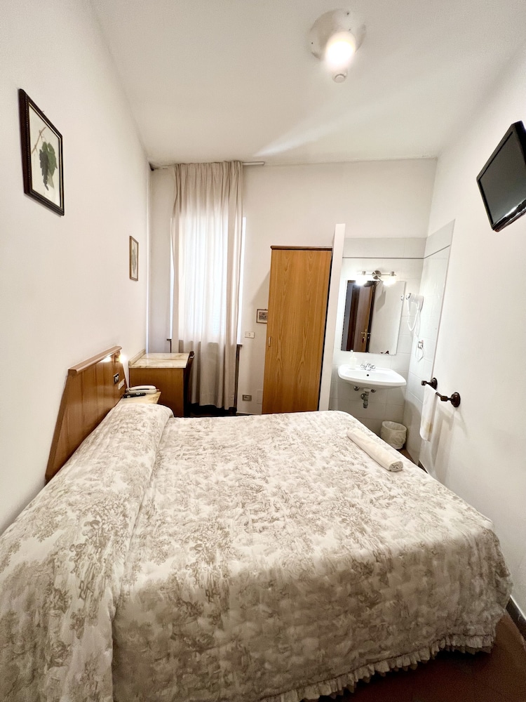 Single Room, Private Bathroom (External)