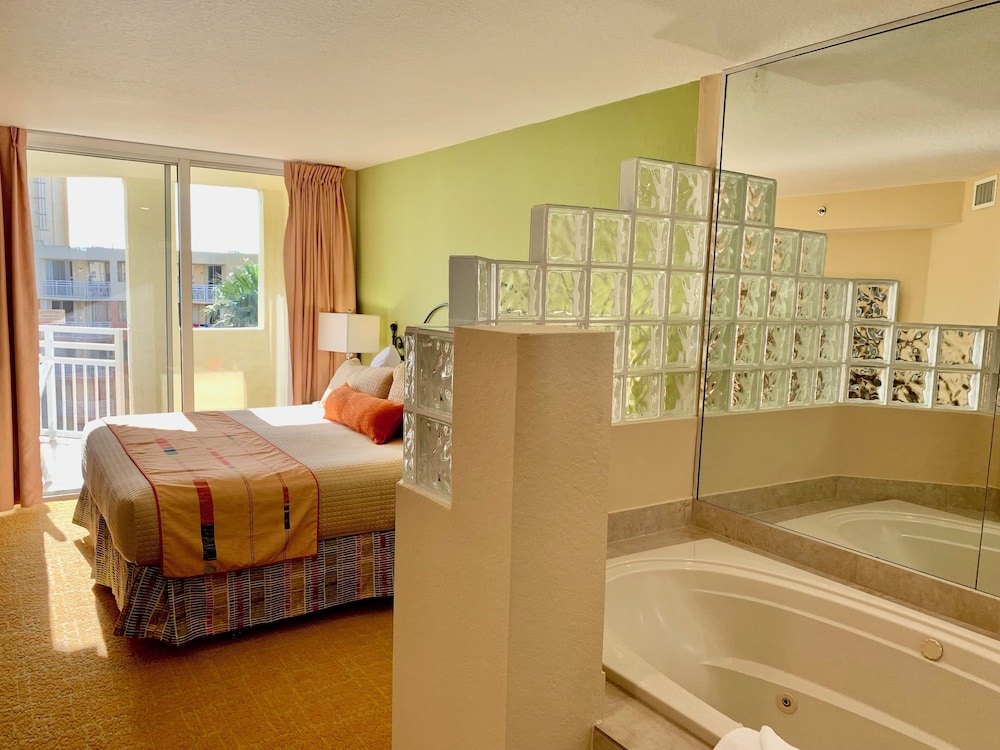 Deluxe One Bedroom Suite - Photo 6