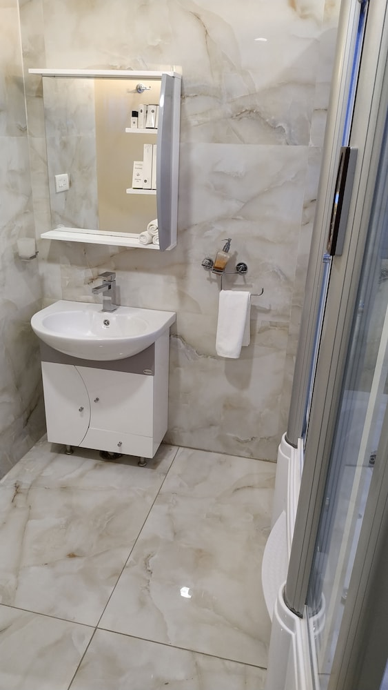 Rudra Super Deluxe Room photo 2