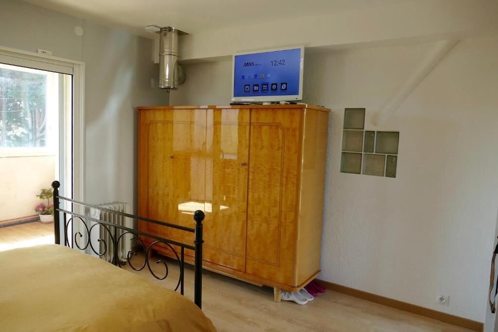 Basic Double Room, 1 Queen Bed, Non Smoking (Dining Area)