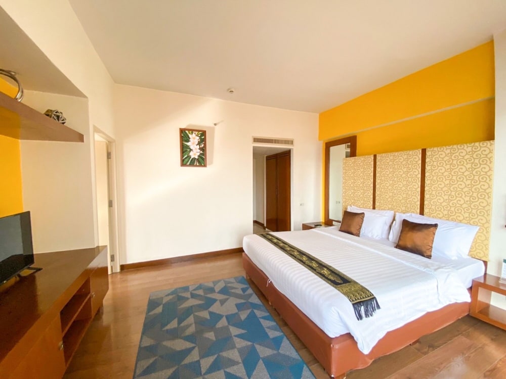 Suite Room - Photo 25