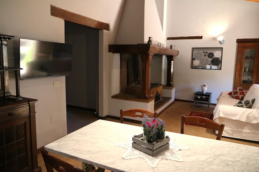 Family Apartment, 2 Bedrooms, Fireplace, Valley View photo 1