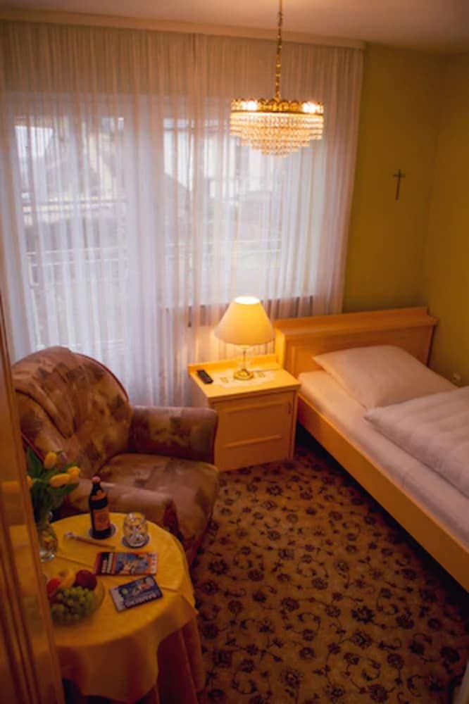 Single Room (Stay 7 and SAVE)