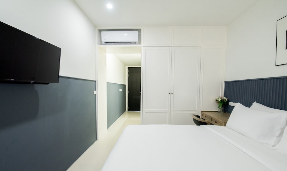 Standard Room, Pool View - Photo 9
