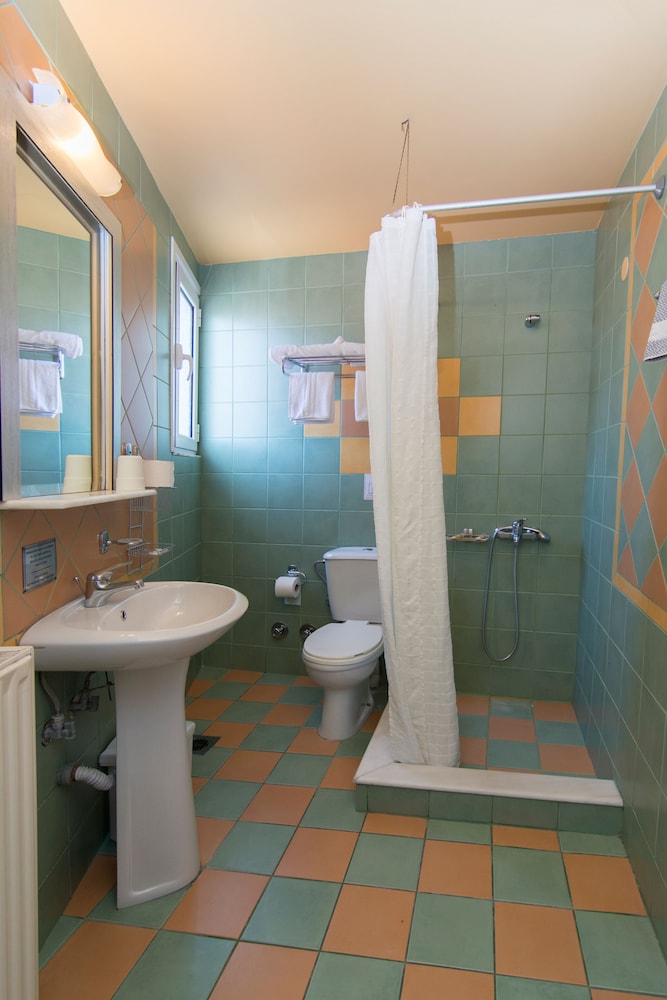 Single Room, 1 Queen Bed, Balcony, Sea View photo 3