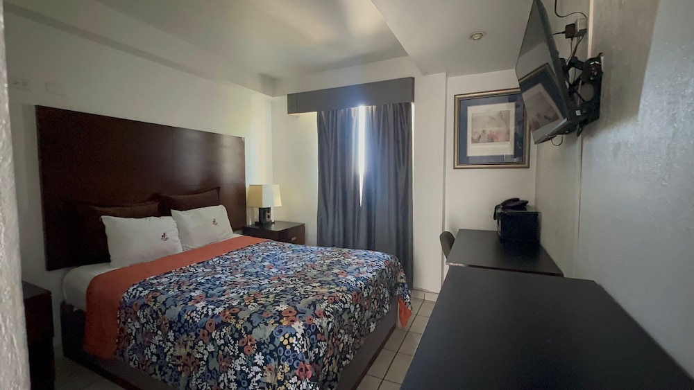 Basic Room, 1 Queen Bed photo 1