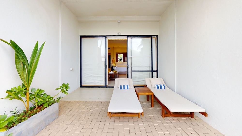 Surf Pool Room Sea View photo 3