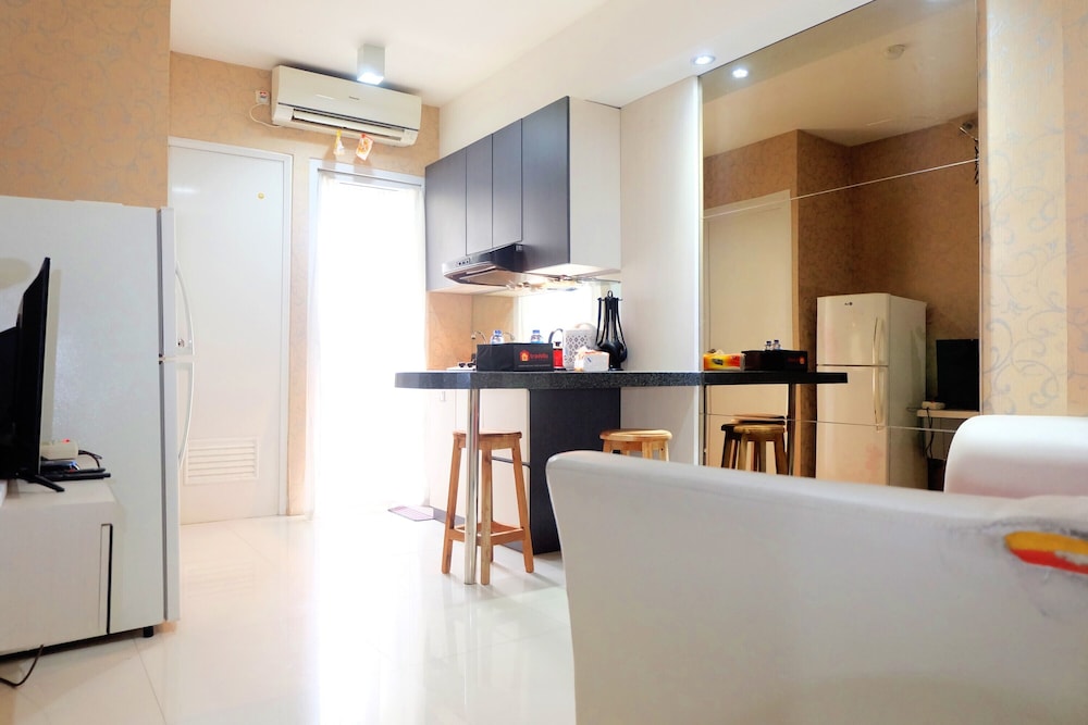 Room - Photo 9