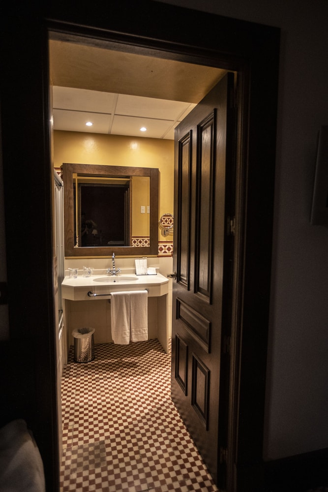 Classic Twin Room - Photo 5