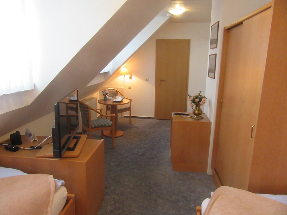 Basic Twin Room photo 2