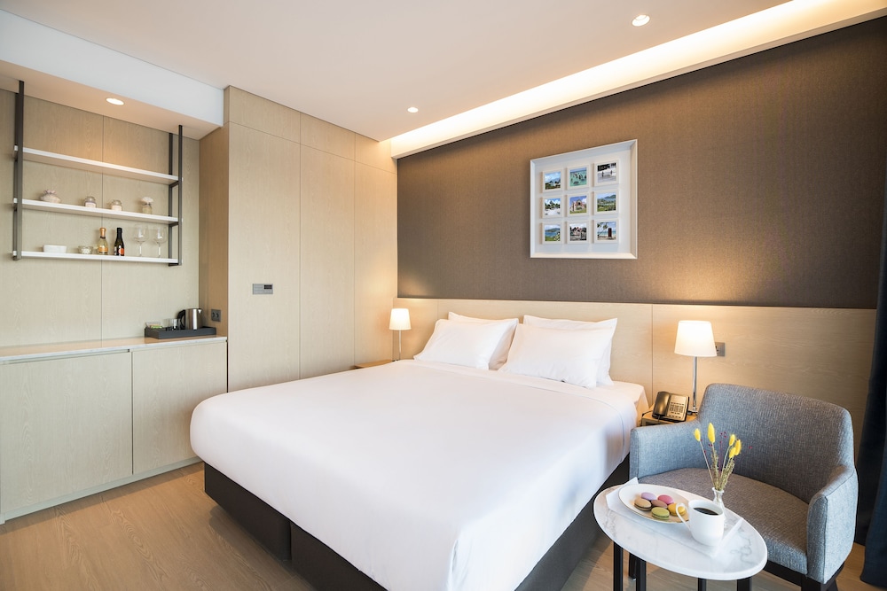 [Bed & Breakfast PKG] Gorgeous Partial Ocean Double - THREE MEALS Breakfast Part 2 (8:30-10:30) for2