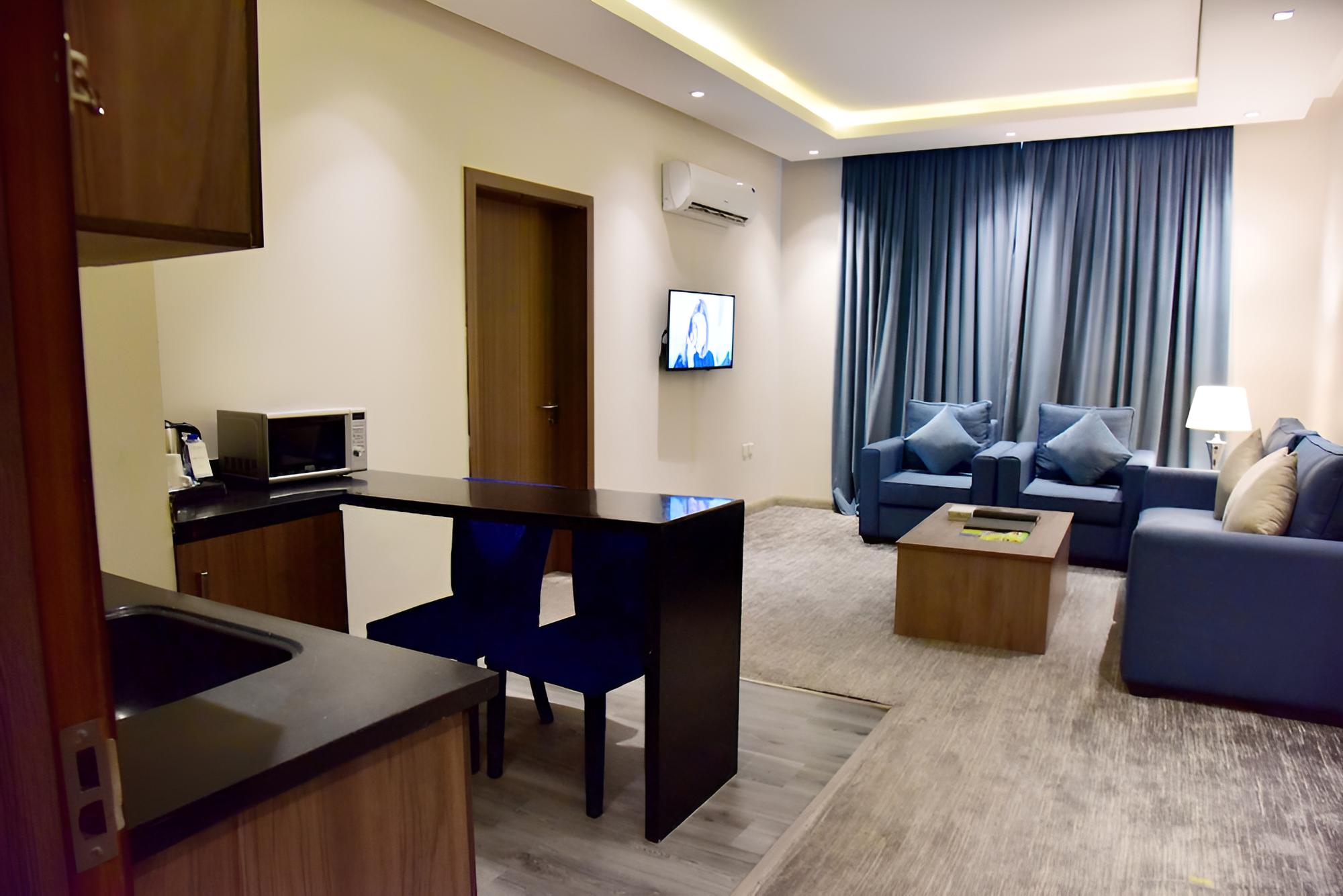 Two Rooms Deluxe with Jacuzzi photo 1
