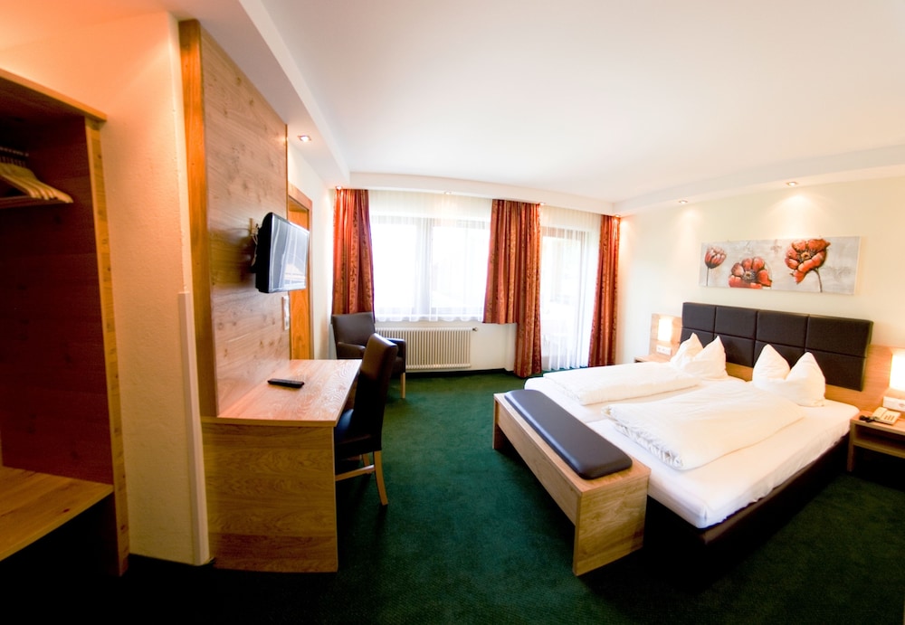 Comfort Triple Room, Balcony, Mountain View photo 3