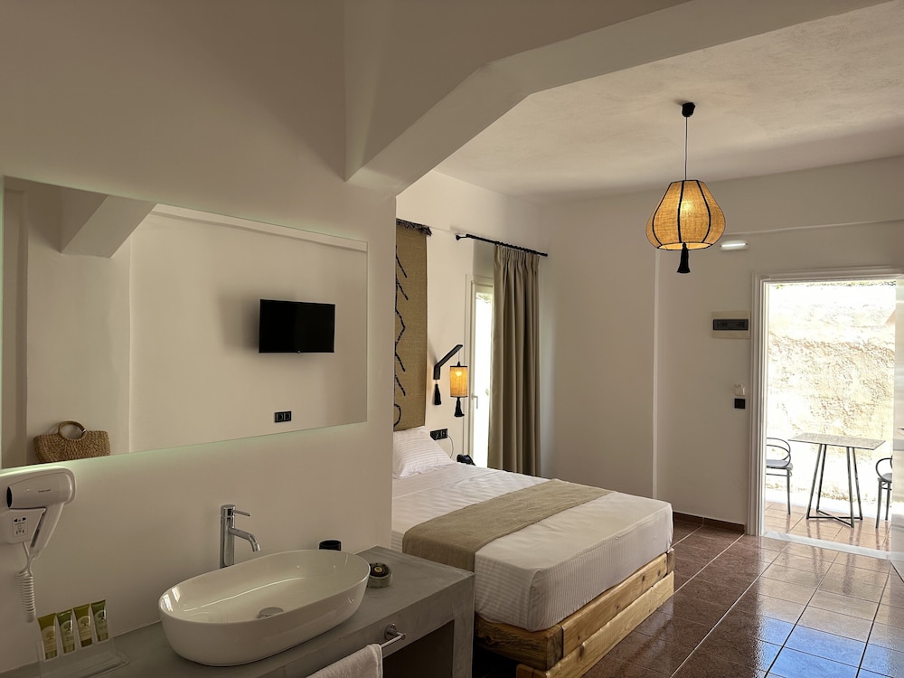 Deluxe Triple Room, Annex Building photo 1