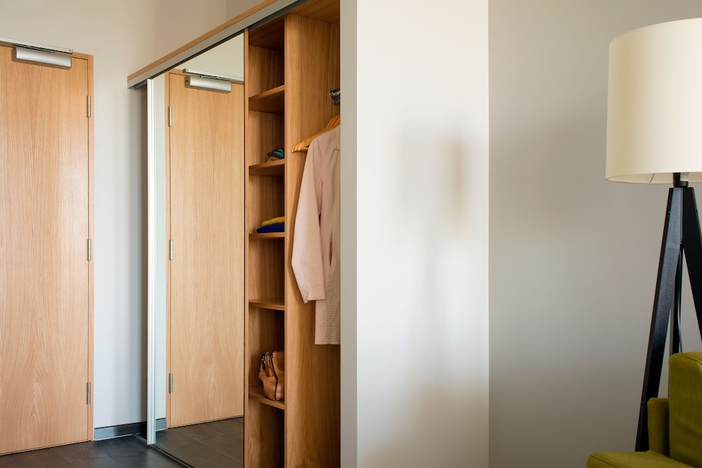 Family Room, Kitchenette - Photo 4