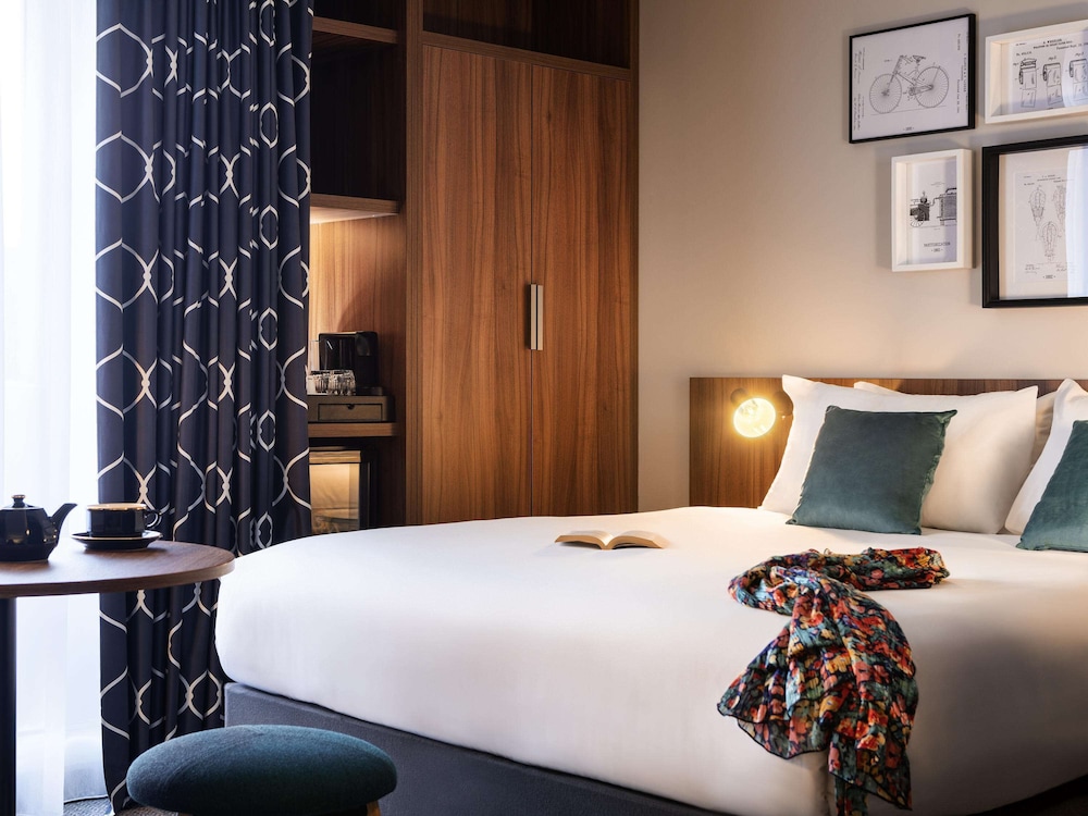 Standard Room, 1 Queen Bed photo 3