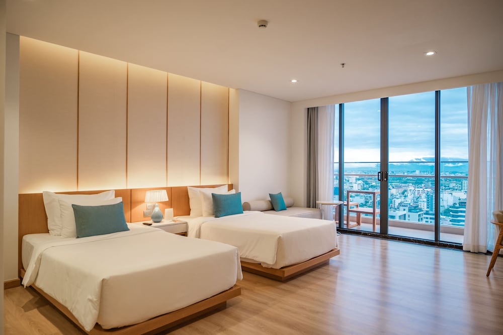 Premier Suite, 2 Twin Beds, Balcony, City View (Daily 60 mins Spa Treatment) photo 3