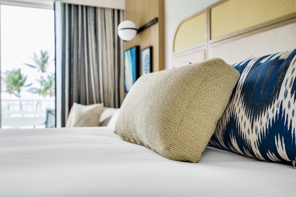 Deluxe Room, 1 King Bed, Marina View - Photo 1