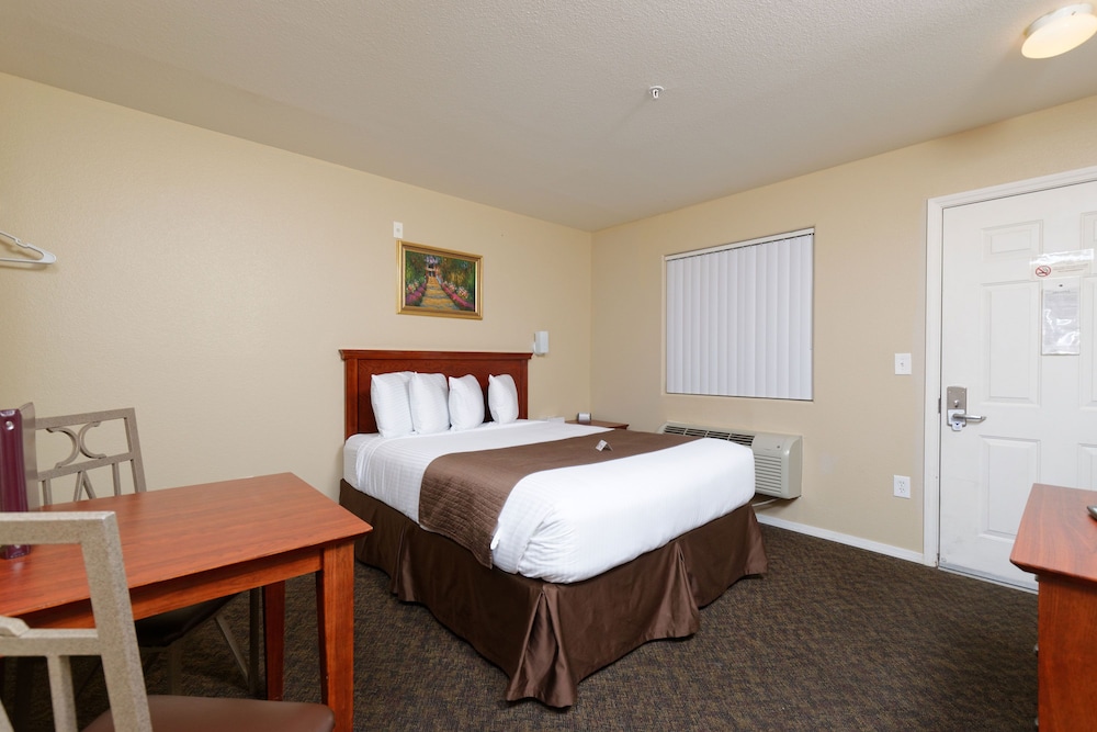 Studio, 1 Queen Bed - Photo 3