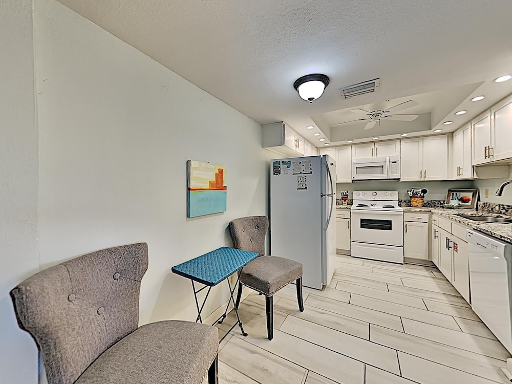 Condo, Multiple Beds, Balcony, Ocean View (#302 East - No Pets) photo 3