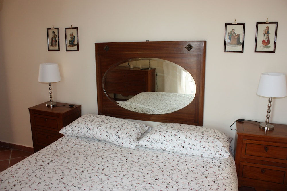 Classic Double or Twin Room, Private Bathroom, Pool View photo 2