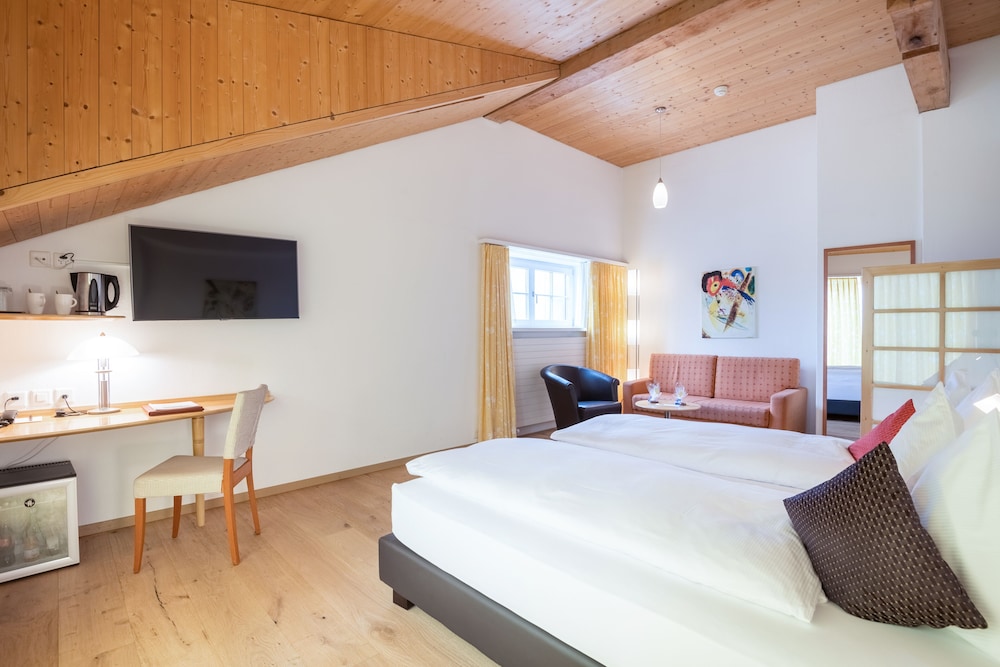 Quality Twin Room, Mountain View photo 2