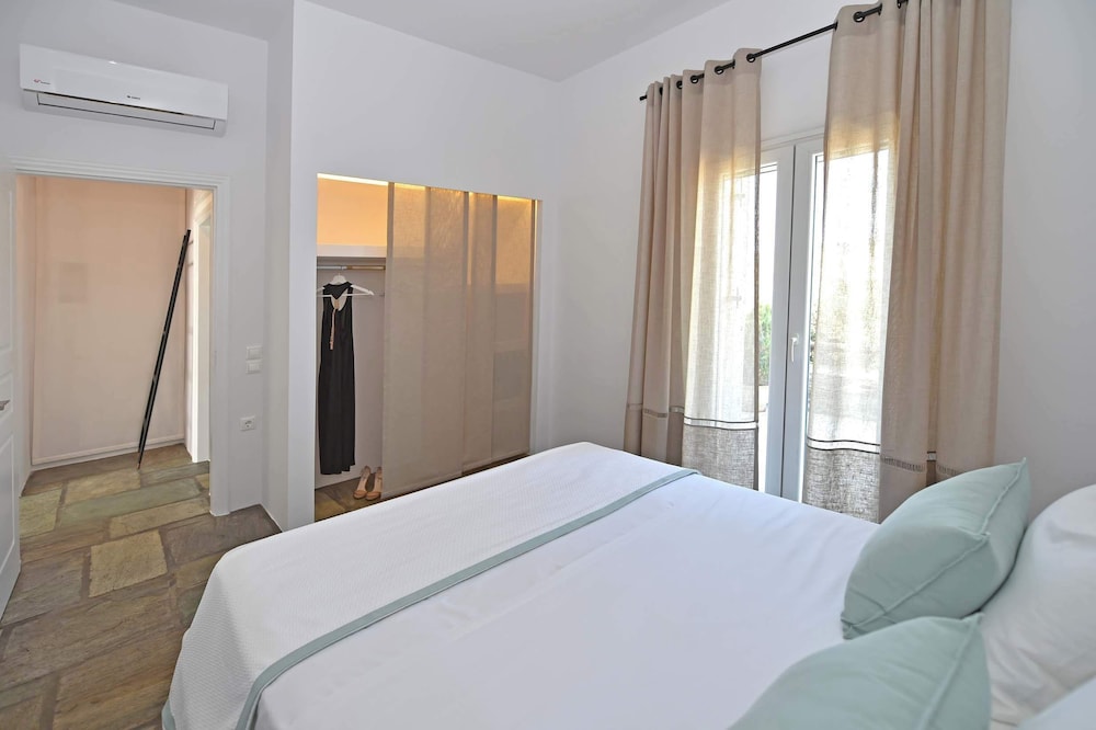 Villa (2) photo 1