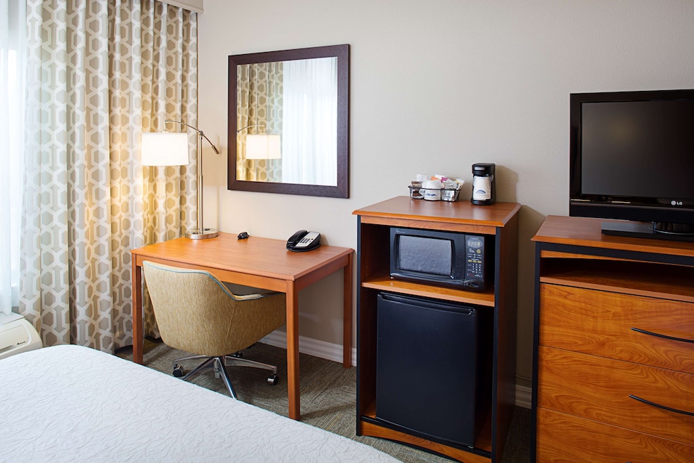 2 Queen Bed, Accessible with Tub - Photo 7
