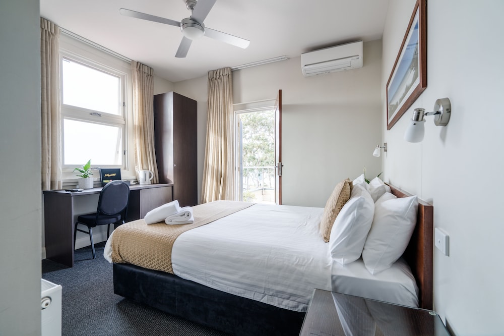Classic Room, 1 Queen Bed, Balcony photo 3