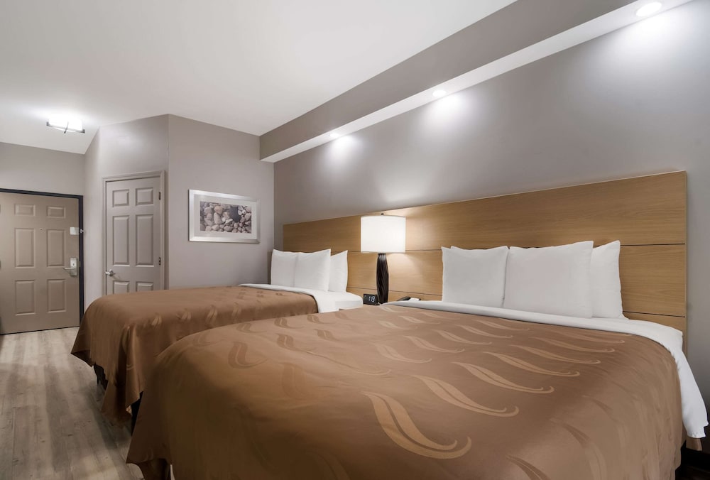 Room, 2 Queen Beds - Photo 3