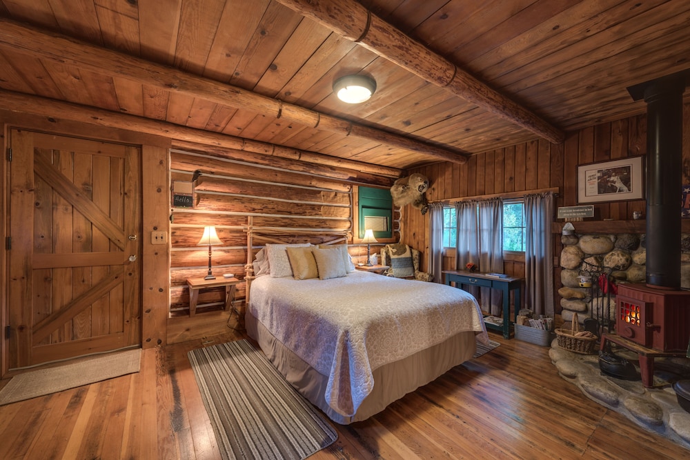 Superior Cabin, Private Bathroom (Carpenter Suite) photo 3