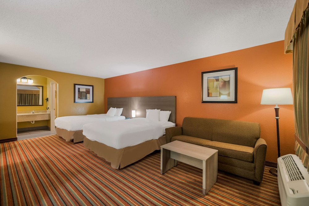 Standard Room, 2 Queen Beds, Non Smoking, Refrigerator & Microwave (with Sofabed) - Photo 1