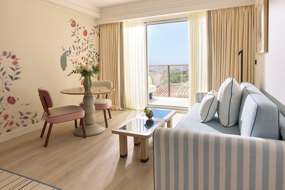 Junior Suite, Sea View (2 Adults + 1 Child) thumbnail 5