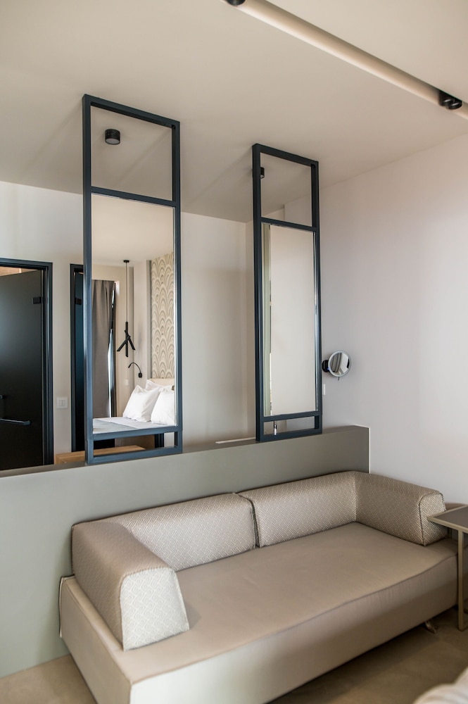Deluxe Suite photo 2