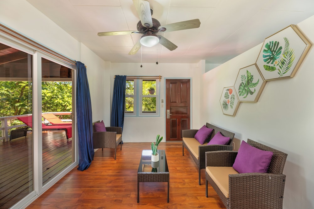 Deluxe King Room - Photo 1