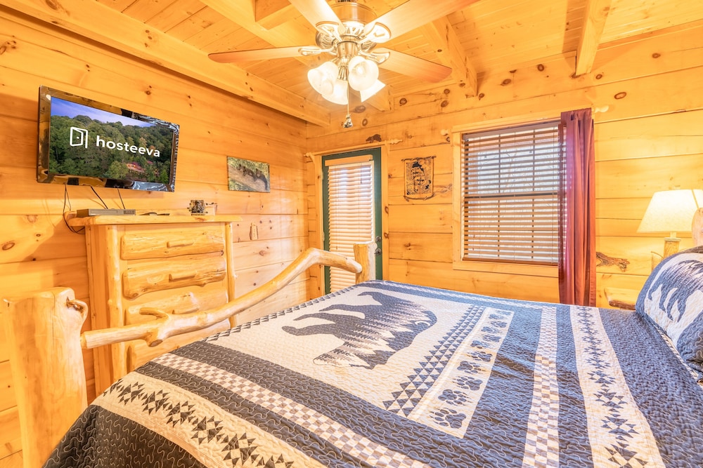 Family Cabin, 2 Bedrooms, Hot Tub, City View