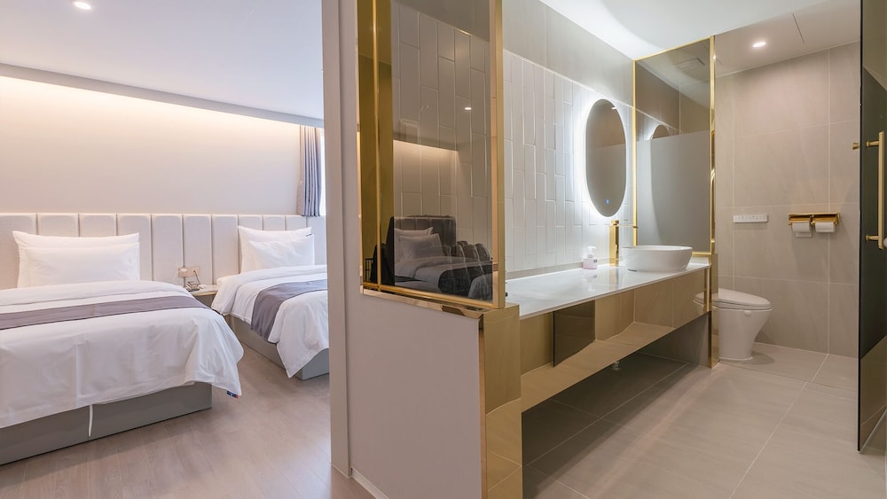 Superior Quadruple Room (Breakfast not available on Sundays) photo 3
