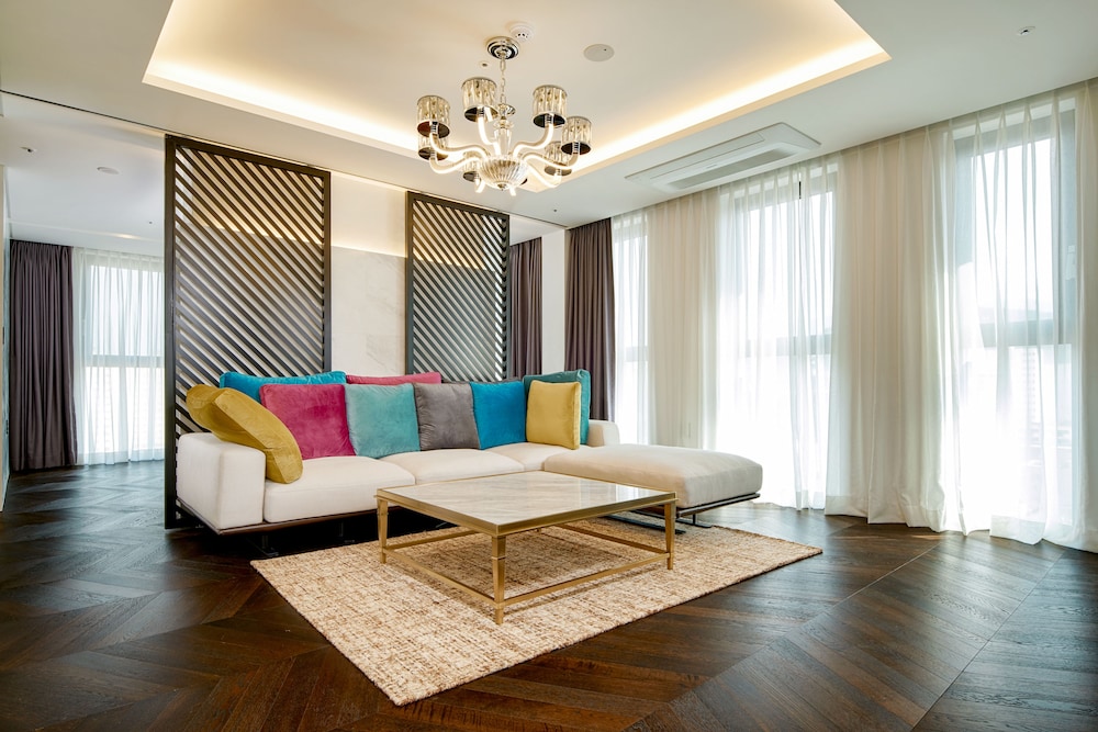 Alice Suite