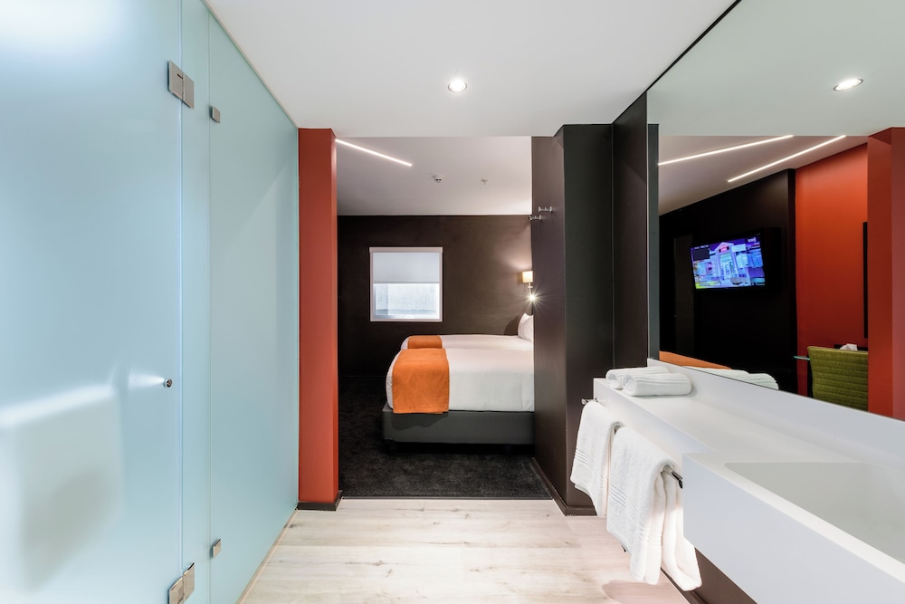 Standard Twin Room - Photo 3